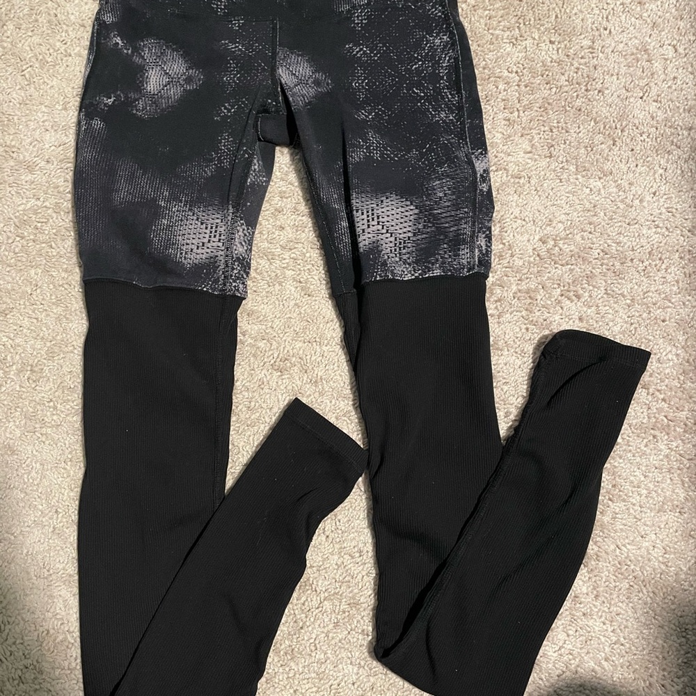 alo yoga Black and Gray Leggings